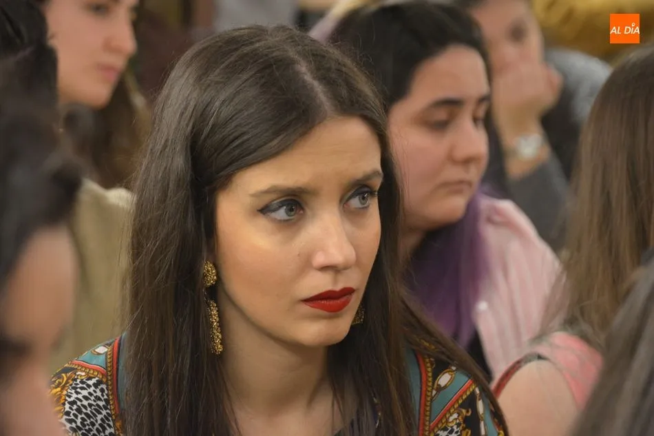 Foto 4 - Dulcinea presenta su &uacute;ltima novela en un ameno encuentro con los lectores salmantinos  