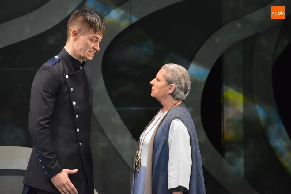 Foto 4 - Exitoso regreso de Lolita Flores al escenario del Teatro Liceo con la obra &lsquo;Fedra&rsquo;