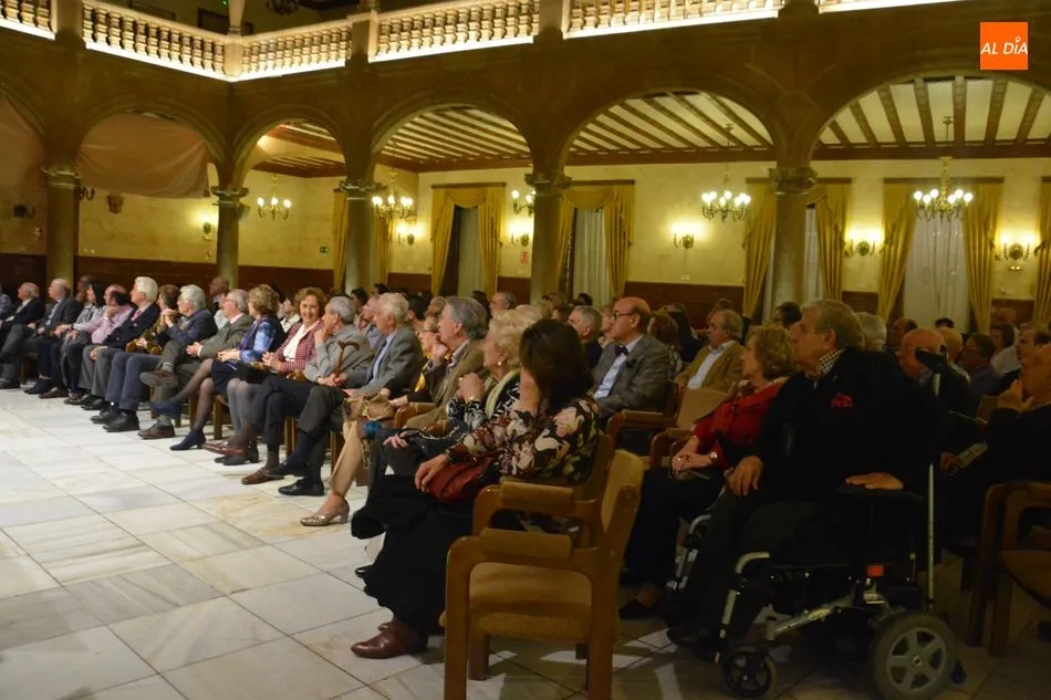 Foto 11 - Los cirujanos taurinos acercan su labor a los aficionados en una interesante charla en el Casino