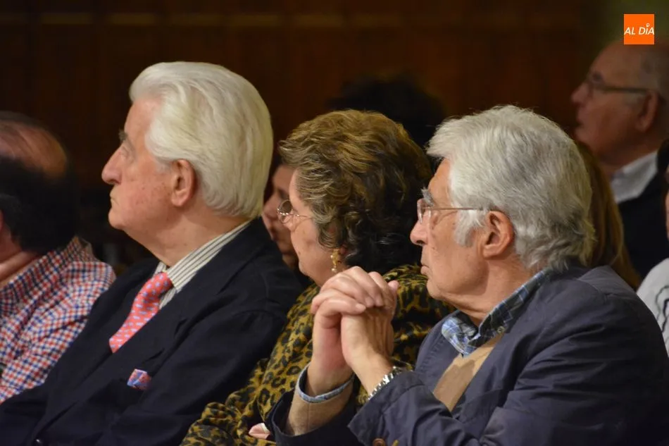 Foto 10 - Los cirujanos taurinos acercan su labor a los aficionados en una interesante charla en el Casino