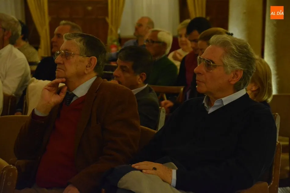 Foto 9 - Los cirujanos taurinos acercan su labor a los aficionados en una interesante charla en el Casino
