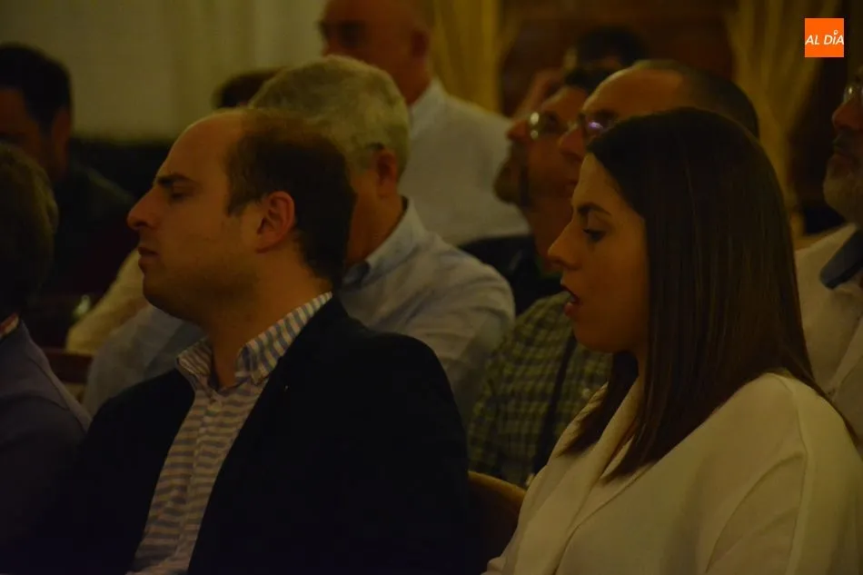Foto 8 - Los cirujanos taurinos acercan su labor a los aficionados en una interesante charla en el Casino