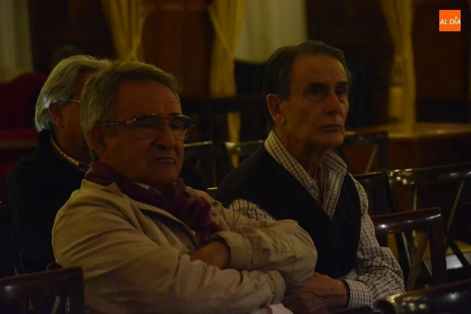Foto 3 - Los cirujanos taurinos acercan su labor a los aficionados en una interesante charla en el Casino