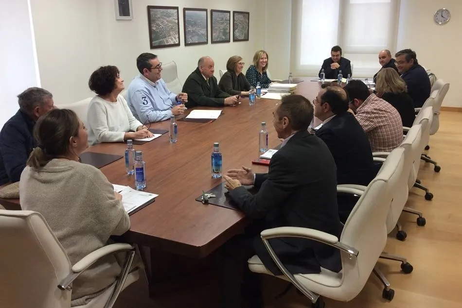 Pleno consistorial en el Ayuntamiento de Villares