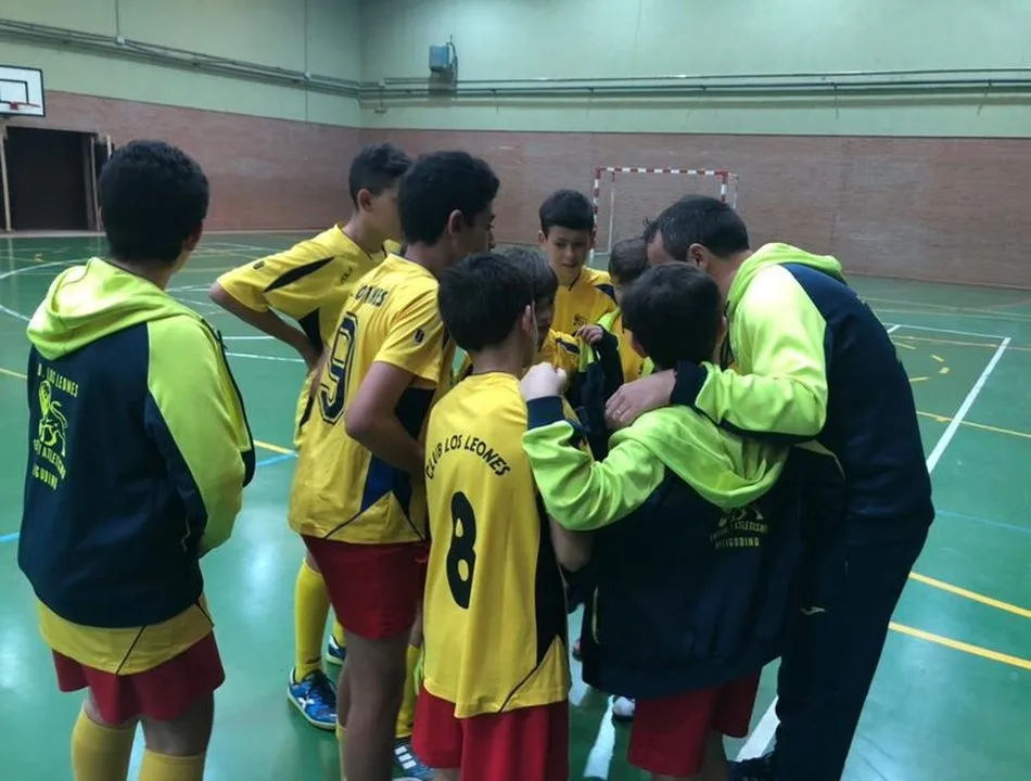 Foto 5 - El equipo Alev&iacute;n A del CD Los Leones se proclama campe&oacute;n de las zonas de Ciudad Rodrigo y...