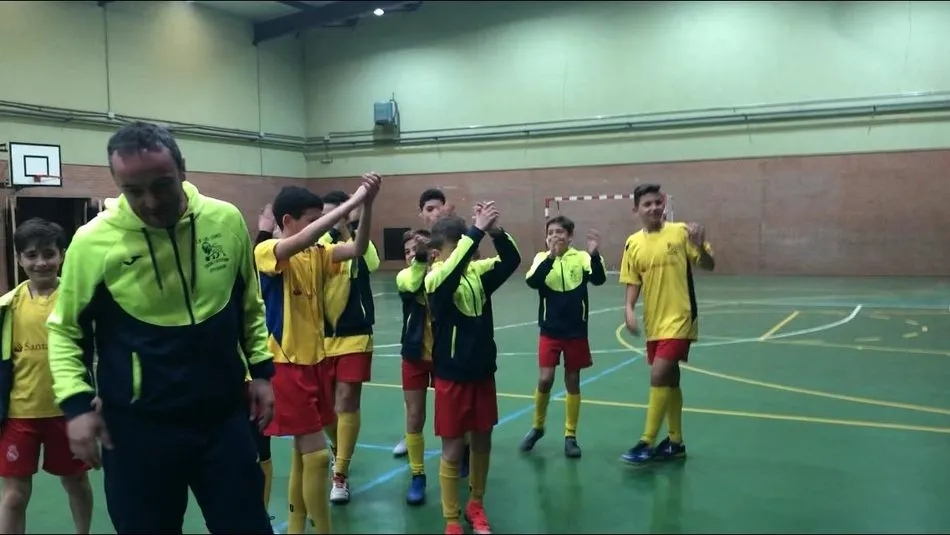 Foto 3 - El equipo Alev&iacute;n A del CD Los Leones se proclama campe&oacute;n de las zonas de Ciudad Rodrigo y...