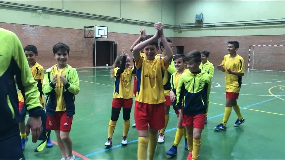 Foto 2 - El equipo Alev&iacute;n A del CD Los Leones se proclama campe&oacute;n de las zonas de Ciudad Rodrigo y...