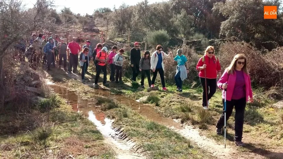 Foto 7 - M&aacute;s de 200 senderistas descubren los cachones del Berrido y La Diabla en las Arribes de Sobradillo