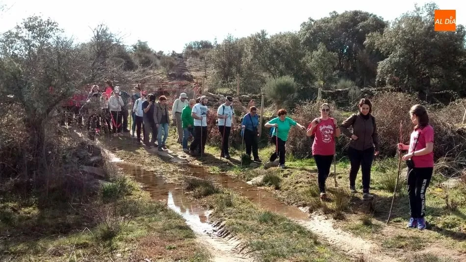 Foto 6 - M&aacute;s de 200 senderistas descubren los cachones del Berrido y La Diabla en las Arribes de Sobradillo