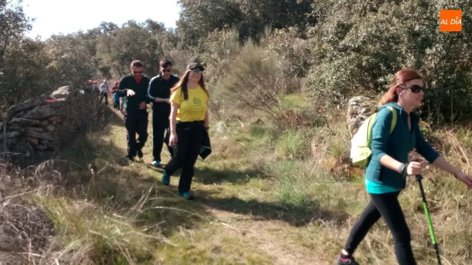 Foto 5 - M&aacute;s de 200 senderistas descubren los cachones del Berrido y La Diabla en las Arribes de Sobradillo
