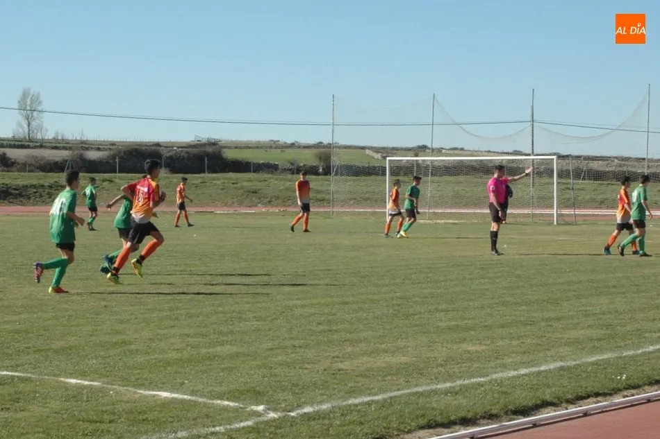 Foto 9 - Victoria de los cadetes del CDF Vitigudino frente al CD Carbajosa &lsquo;b&rsquo; por 4-0  