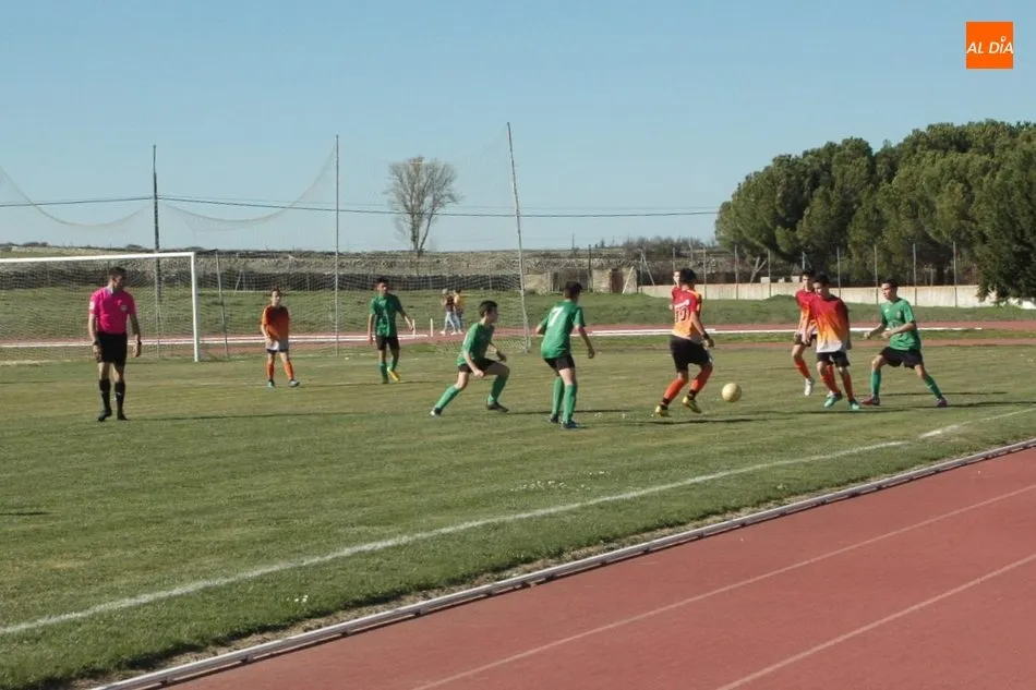 Foto 8 - Victoria de los cadetes del CDF Vitigudino frente al CD Carbajosa &lsquo;b&rsquo; por 4-0  