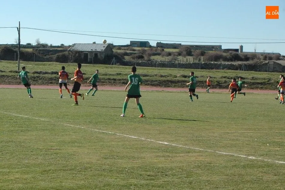 Foto 5 - Victoria de los cadetes del CDF Vitigudino frente al CD Carbajosa &lsquo;b&rsquo; por 4-0  