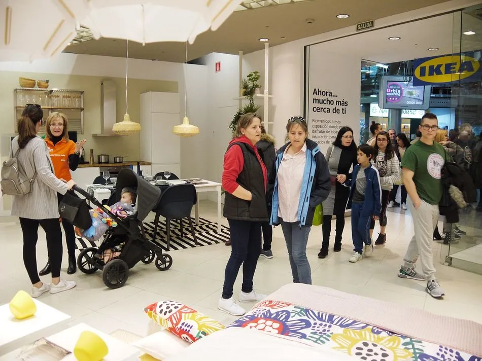 Los niños decorarán tazas de la nueva tienda IKEA del CC El Tormes