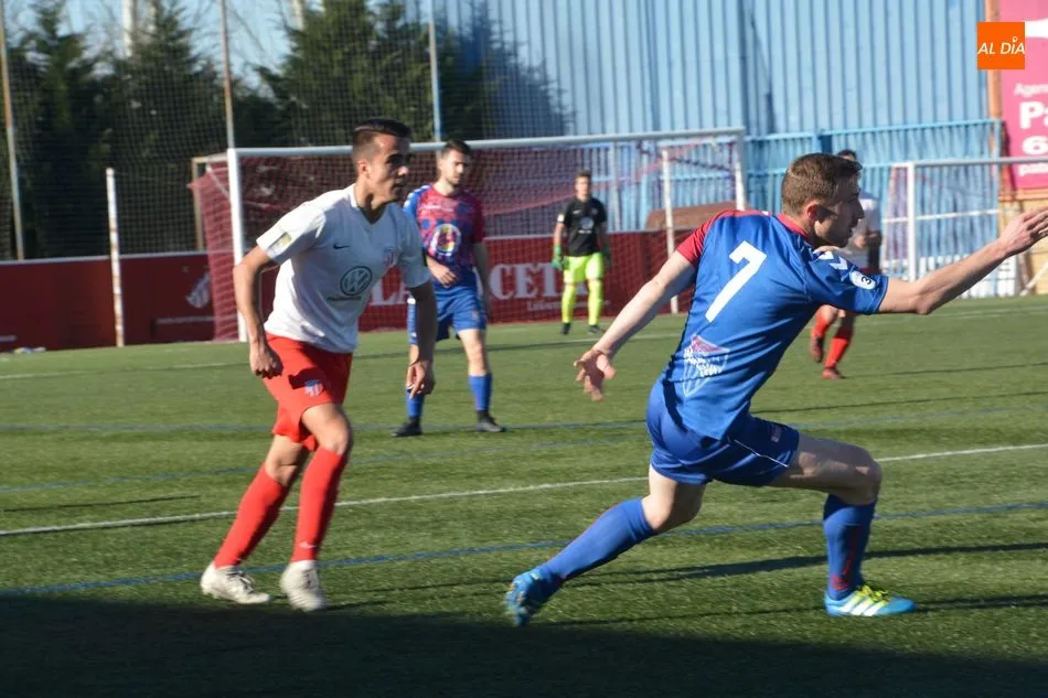 Foto 6 - El Santa Marta recibe demasiado castigo ante la Gimn&aacute;stica Segoviana (0-3)