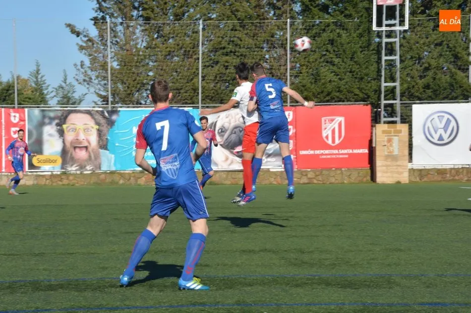Foto 5 - El Santa Marta recibe demasiado castigo ante la Gimn&aacute;stica Segoviana (0-3)