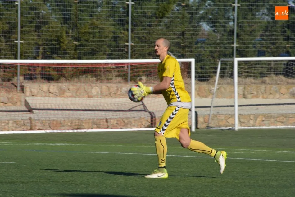 Foto 4 - El Santa Marta recibe demasiado castigo ante la Gimn&aacute;stica Segoviana (0-3)
