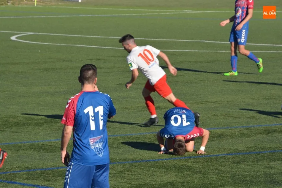 Foto 2 - El Santa Marta recibe demasiado castigo ante la Gimn&aacute;stica Segoviana (0-3)