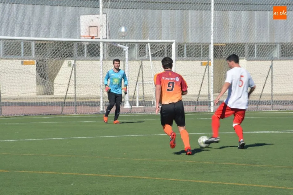 Foto 5 - El Navega contin&uacute;a l&iacute;der de la Provincial de Aficionados