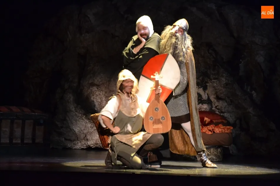 Foto 10 - Divertid&iacute;simo repaso con Teatro At&oacute;pico a la historia de Castilla de la mano de Juana La Loca  