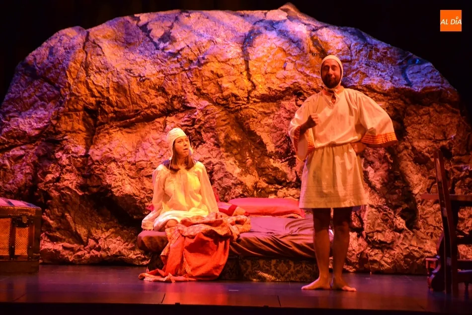 Foto 7 - Divertid&iacute;simo repaso con Teatro At&oacute;pico a la historia de Castilla de la mano de Juana La Loca  
