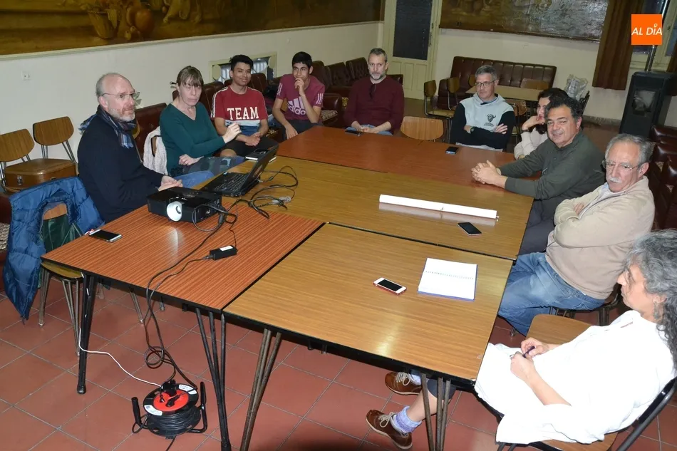 El grupo que quiere montar un Sistema Solar a escala en Miróbriga da sus primeros pasos  
