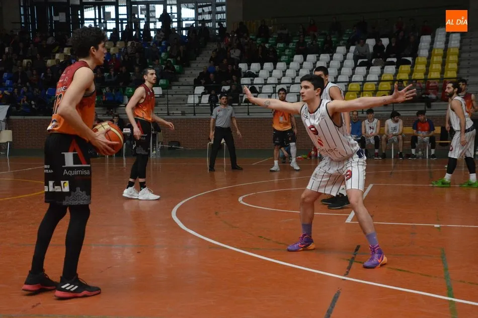 Foto 11 - Tercera victoria consecutiva del Aquimisa Carbajosa en un entretenido duelo (93-86)  