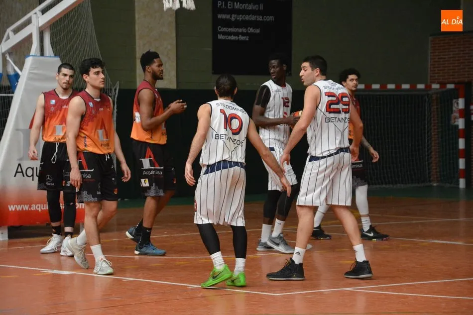 Foto 8 - Tercera victoria consecutiva del Aquimisa Carbajosa en un entretenido duelo (93-86)  