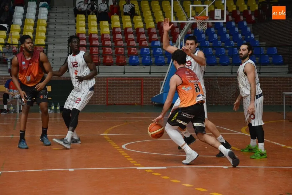 Foto 7 - Tercera victoria consecutiva del Aquimisa Carbajosa en un entretenido duelo (93-86)  