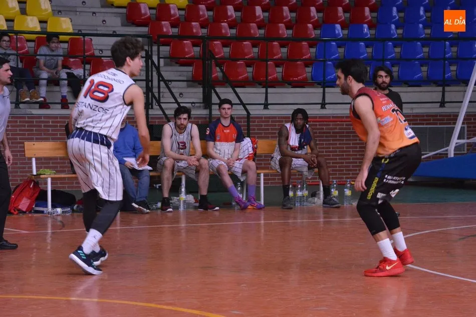 Foto 3 - Tercera victoria consecutiva del Aquimisa Carbajosa en un entretenido duelo (93-86)  