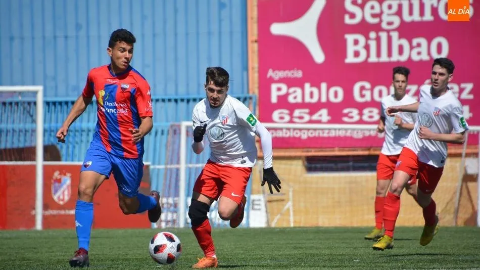 Acción del partido entre el Santa Marta y el Extremadura / Lydia González