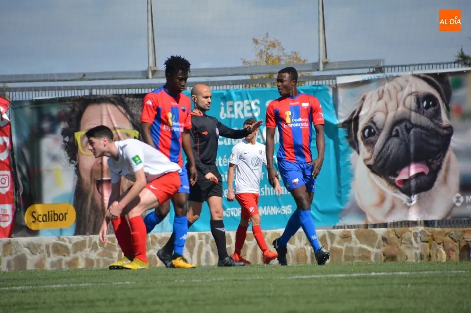 Foto 9 - El Santa Marta derrota al Extremadura y deja la permanencia muy cerca (2-1)