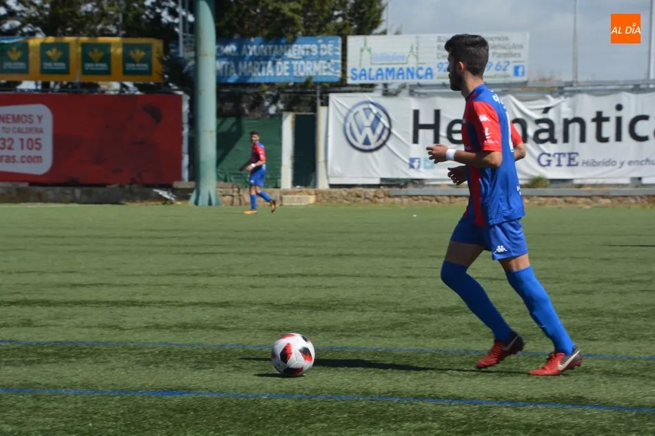 Foto 8 - El Santa Marta derrota al Extremadura y deja la permanencia muy cerca (2-1)