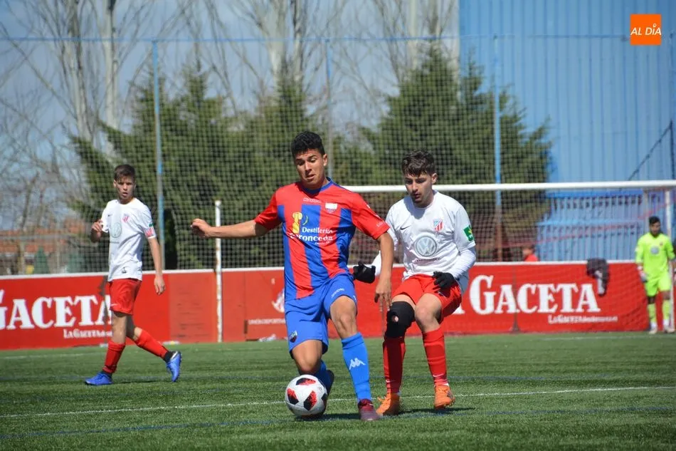 Foto 7 - El Santa Marta derrota al Extremadura y deja la permanencia muy cerca (2-1)