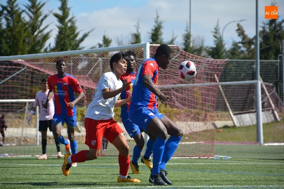 Foto 2 - El Santa Marta derrota al Extremadura y deja la permanencia muy cerca (2-1)