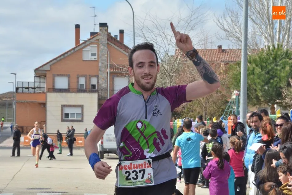 Foto 7 - Javier Rom&aacute;n y Leticia Mart&iacute;n vencen en la VI Carrera Solidaria de Carbajosa de la Sagrada