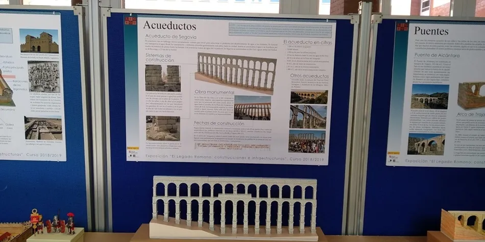 Foto 4 - La arquitectura romana protagoniza una exposici&oacute;n en el IES Senara