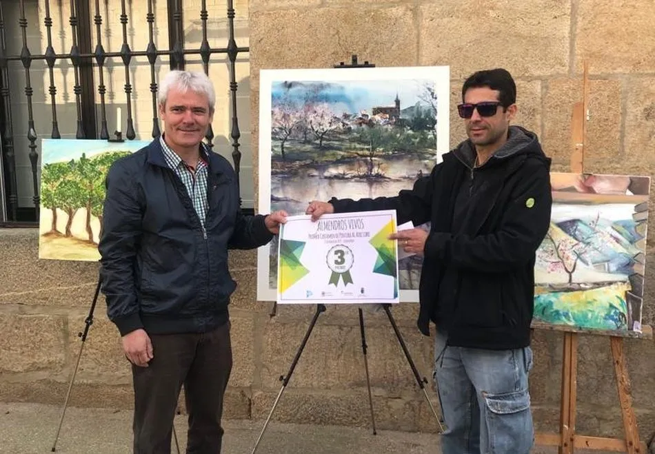 La Fiesta del Almendro se mantiene como reclamo para miles de personas fieles a la tradición  