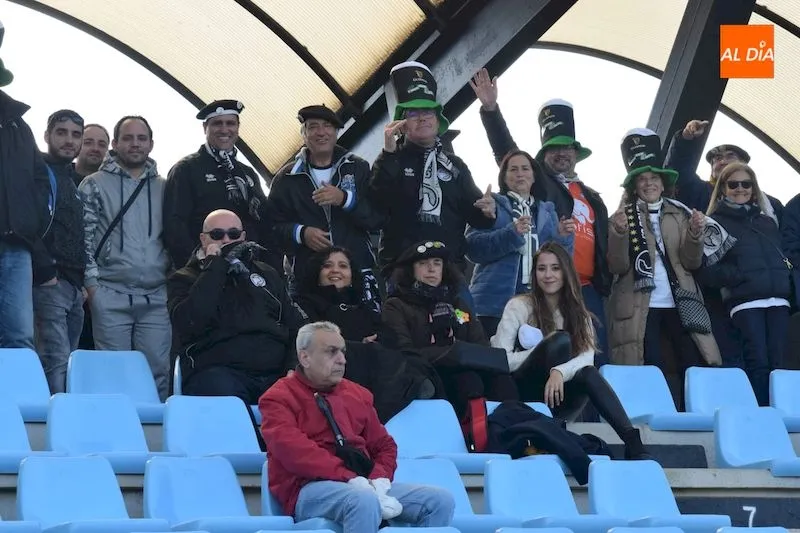 Foto 7 - Iban Salvador priva a Unionistas de puntuar en Vigo (2-1)