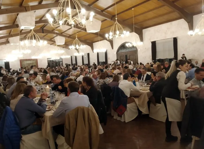 Foto 10 - M&aacute;s 500 personas muestran su solidaridad y apoyo a la AECC durante su cena ben&eacute;fica en Pe&ntilde;aranda
