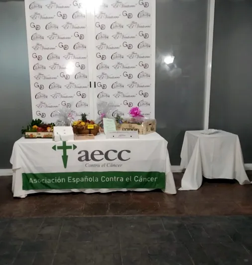 Foto 5 - M&aacute;s 500 personas muestran su solidaridad y apoyo a la AECC durante su cena ben&eacute;fica en Pe&ntilde;aranda