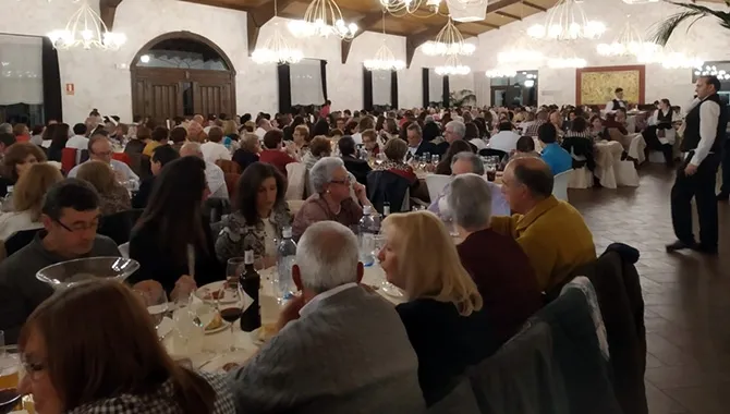 Más de 500 personas han participado en la cena benéfica de la AECC en Peñaranda