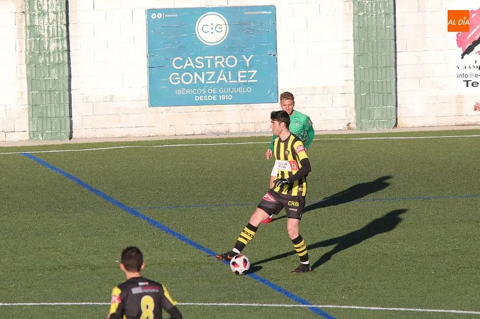 Foto 11 - El CD Guijuelo no brilla ante el R&aacute;pido de Bouzas y gana por la m&iacute;nima (1-0)