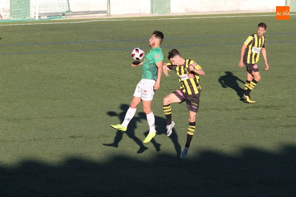Foto 8 - El CD Guijuelo no brilla ante el R&aacute;pido de Bouzas y gana por la m&iacute;nima (1-0)