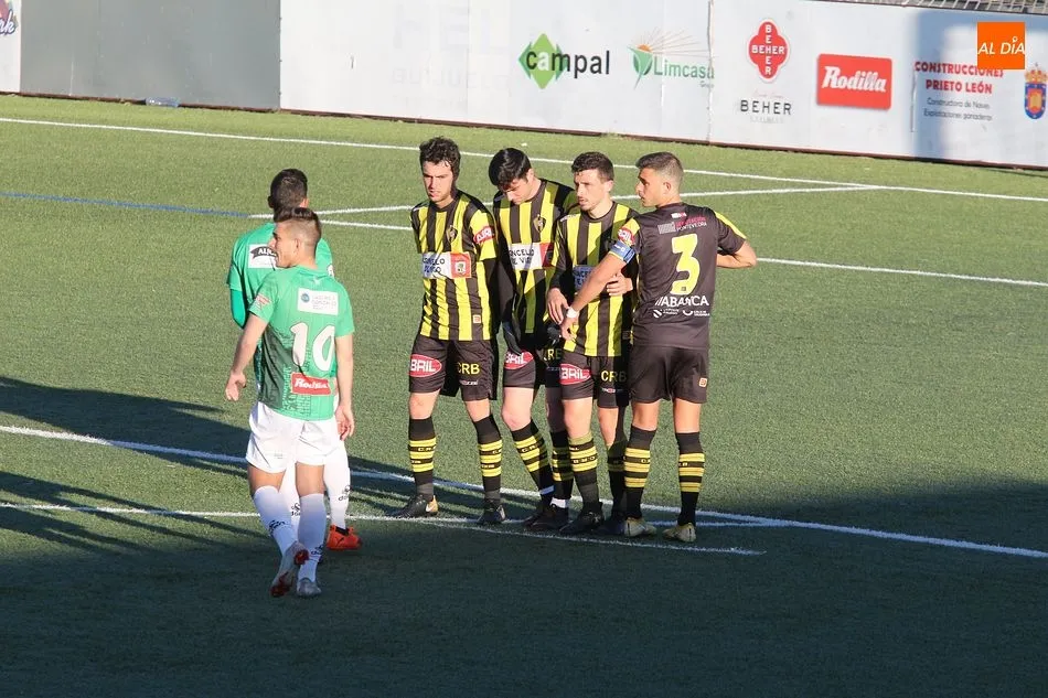 Foto 7 - El CD Guijuelo no brilla ante el R&aacute;pido de Bouzas y gana por la m&iacute;nima (1-0)