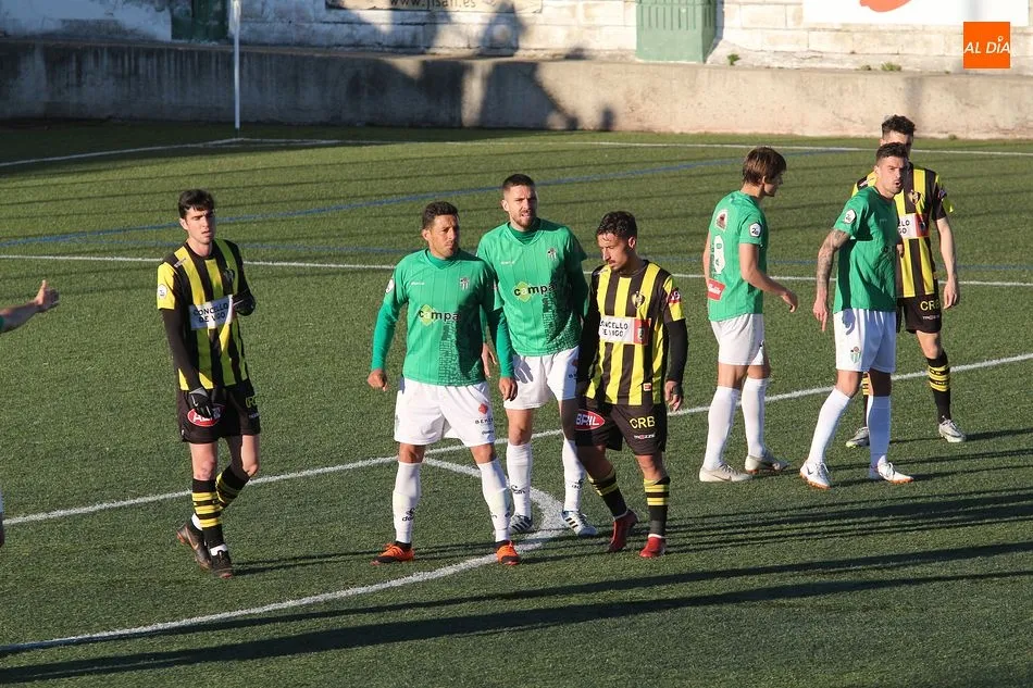Foto 4 - El CD Guijuelo no brilla ante el R&aacute;pido de Bouzas y gana por la m&iacute;nima (1-0)