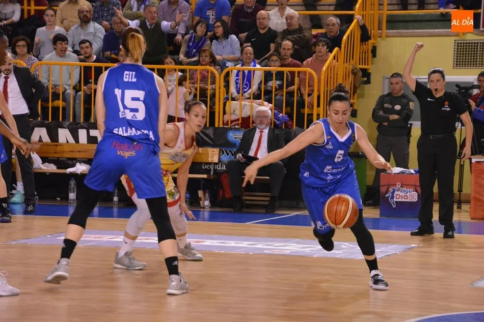 Foto 8 - Perfumer&iacute;as Avenida olvida la eliminaci&oacute;n europea arrollando a Uni Girona (80-53)