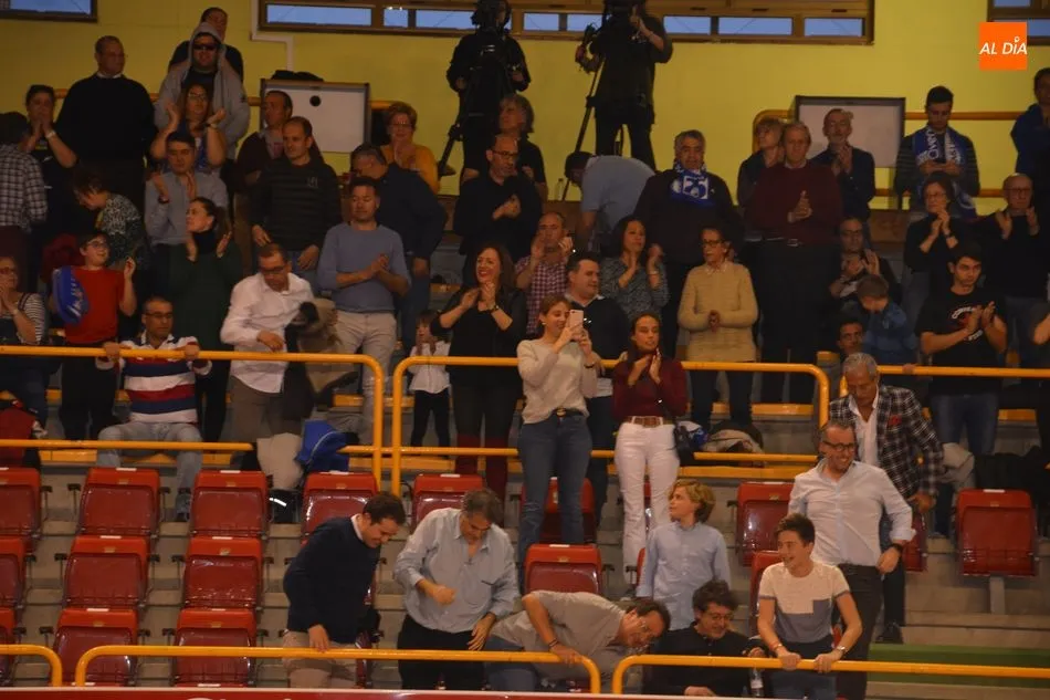 Foto 7 - Perfumer&iacute;as Avenida olvida la eliminaci&oacute;n europea arrollando a Uni Girona (80-53)