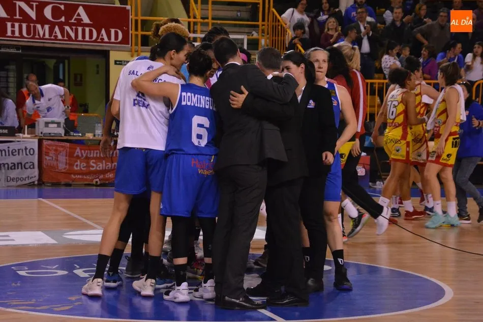 Foto 5 - Perfumer&iacute;as Avenida olvida la eliminaci&oacute;n europea arrollando a Uni Girona (80-53)