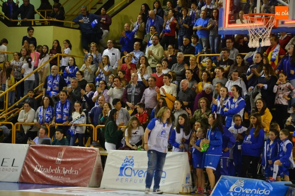 Foto 4 - Perfumer&iacute;as Avenida olvida la eliminaci&oacute;n europea arrollando a Uni Girona (80-53)